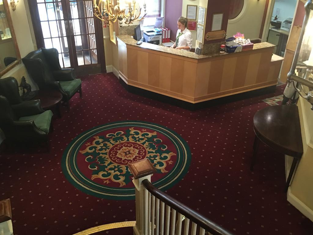 The Rutland Arms Hotel Ньюмаркет Экстерьер фото