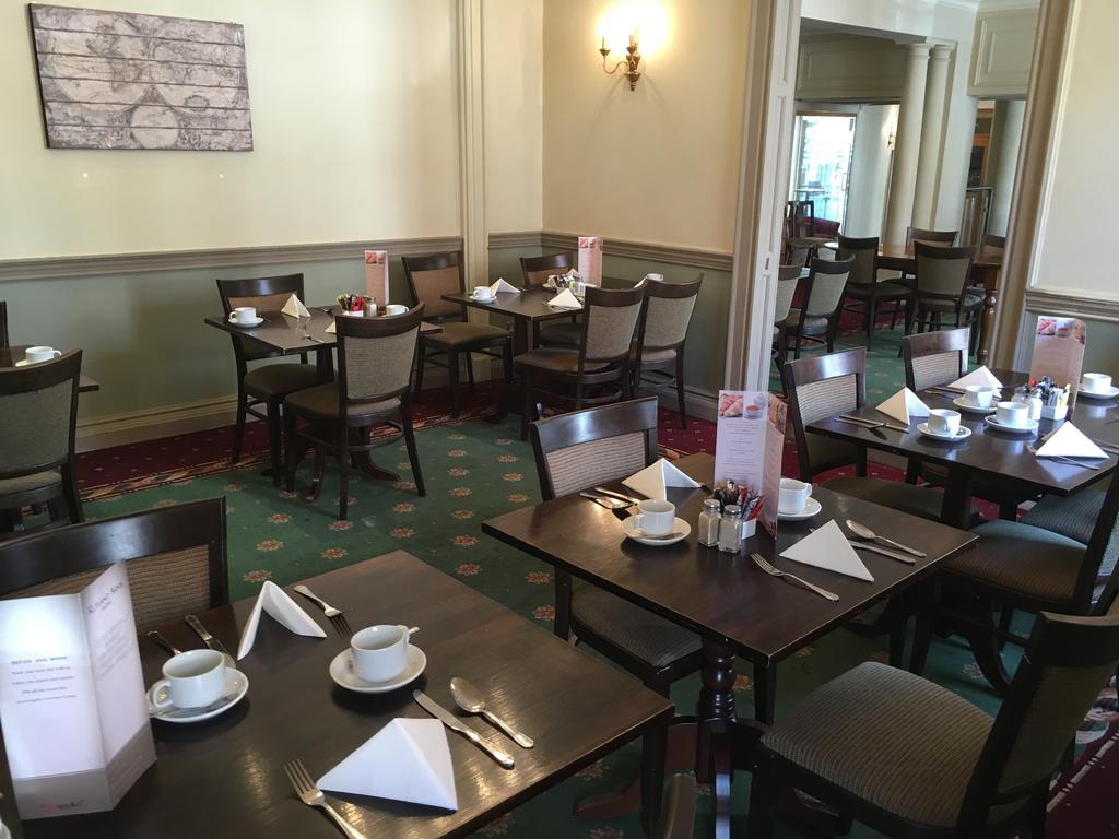 The Rutland Arms Hotel Ньюмаркет Экстерьер фото
