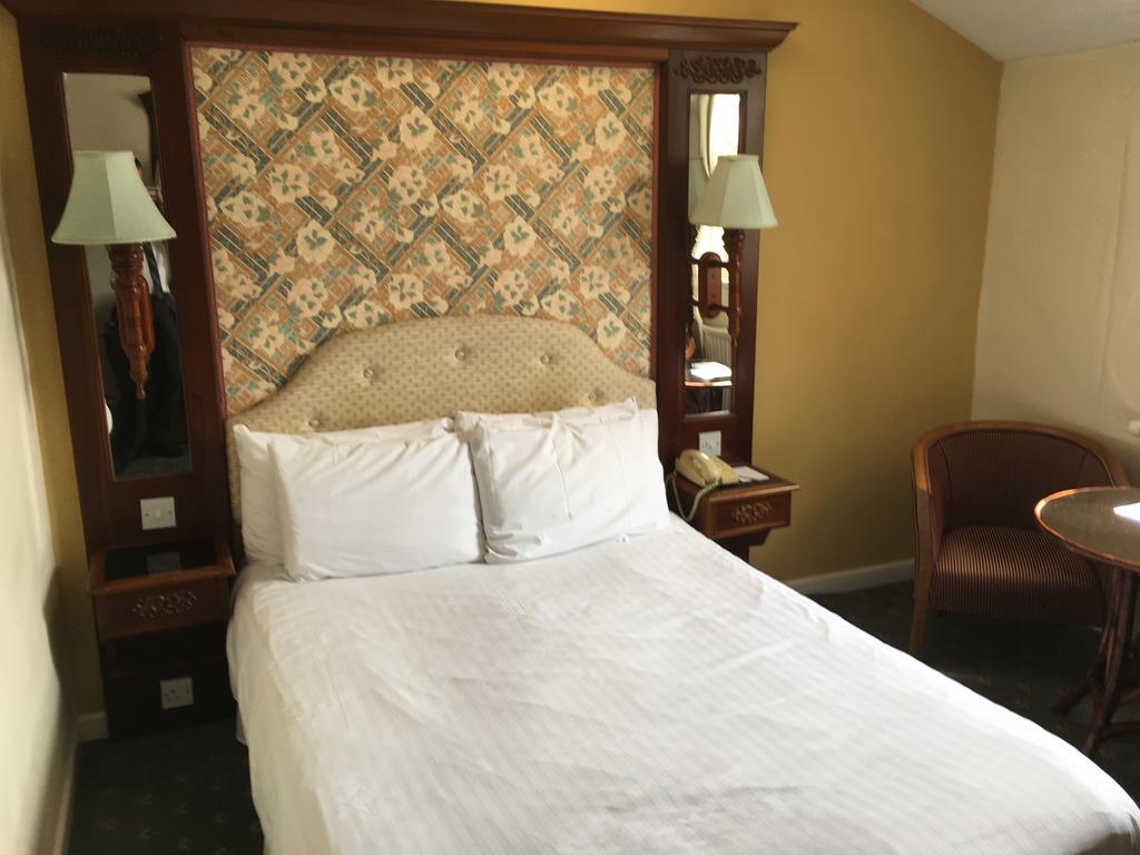 The Rutland Arms Hotel Ньюмаркет Экстерьер фото