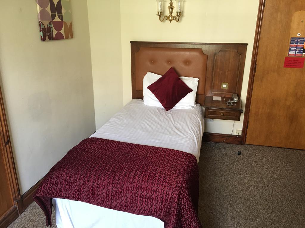 The Rutland Arms Hotel Ньюмаркет Номер фото