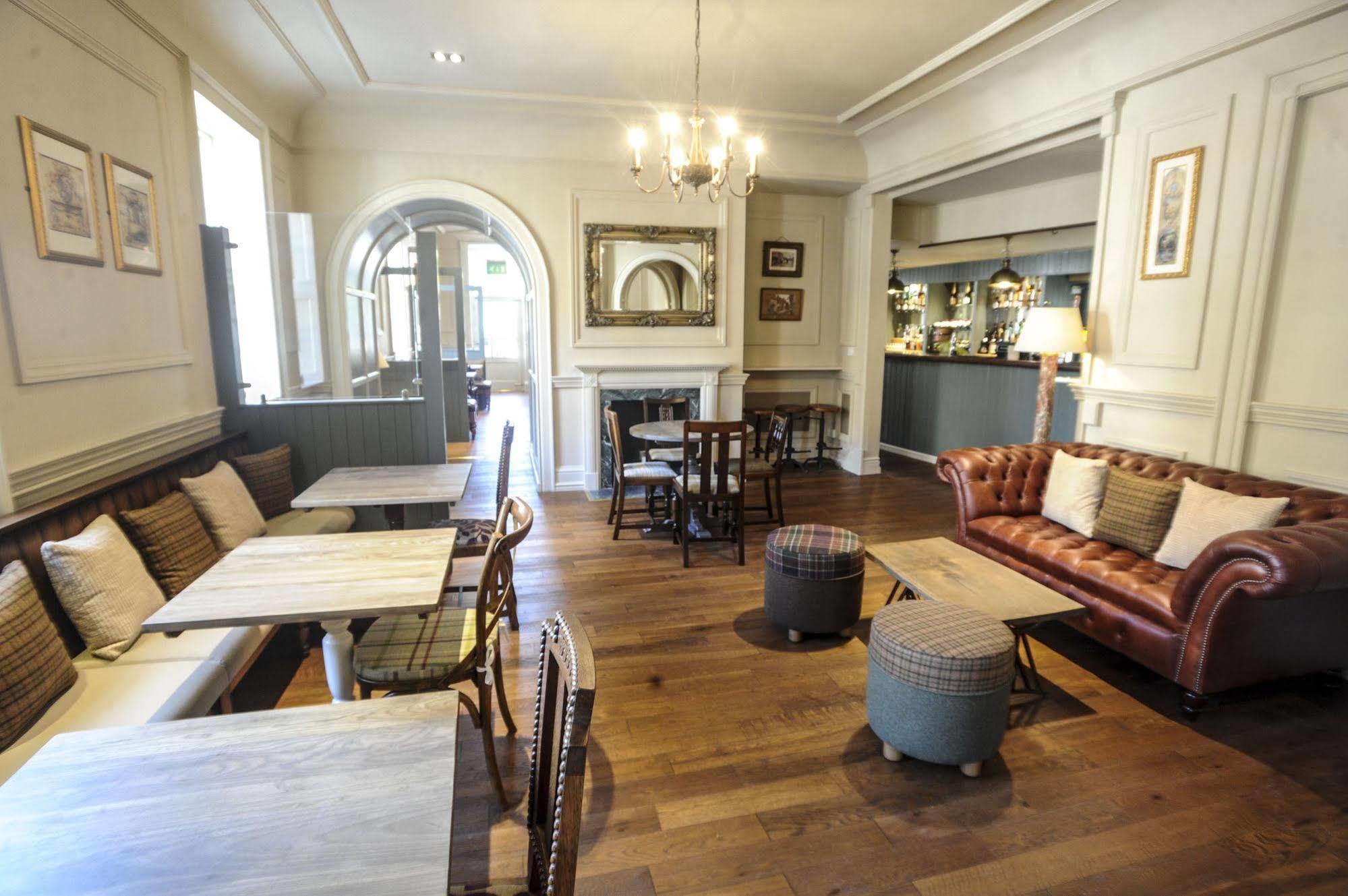 The Rutland Arms Hotel Ньюмаркет Экстерьер фото