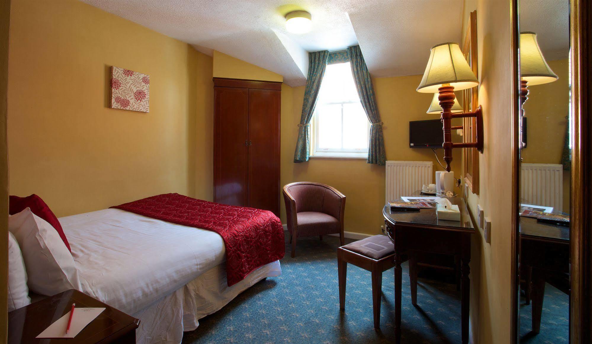 The Rutland Arms Hotel Ньюмаркет Экстерьер фото