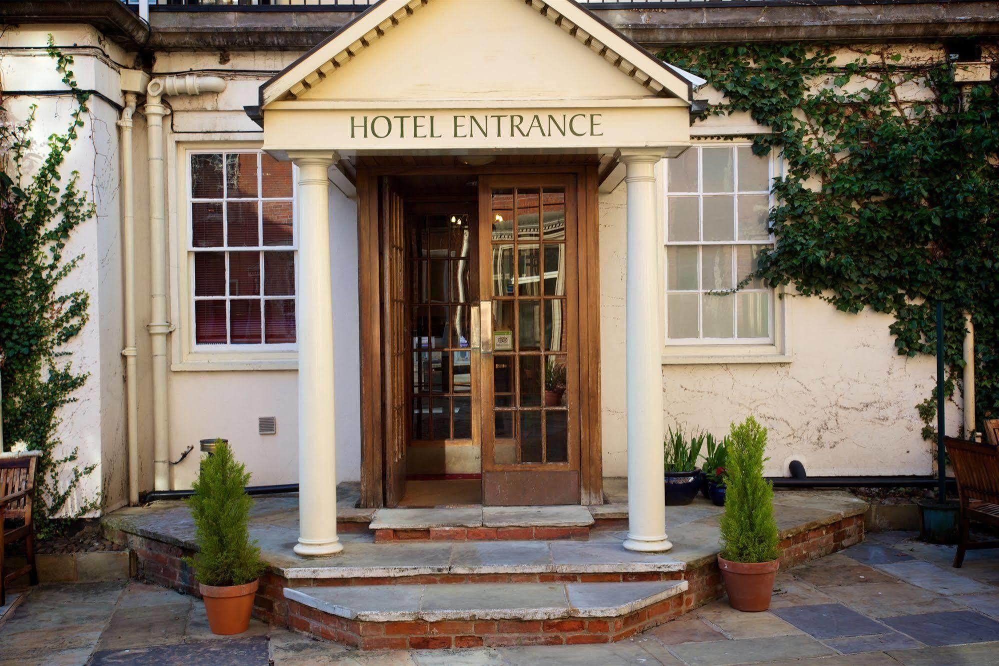 The Rutland Arms Hotel Ньюмаркет Экстерьер фото